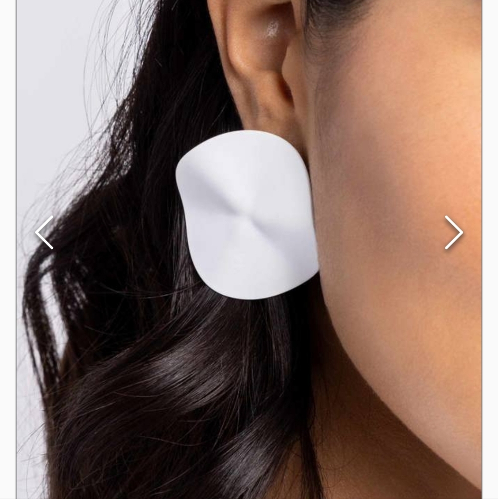 Moody Masterpiece White Earrings NWT Exclusive ITEM